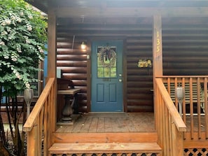 Main entry to Blue Skies log cabin