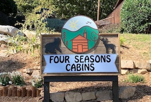 Four Seasons Cabins