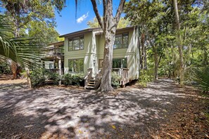 Exterior view of Fairway Oaks.