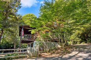 Quiet Cabin in a Peaceful Wooded Area