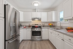 Spacious kitchen and new appliances