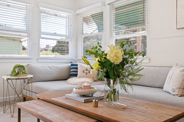 Couch & Coffee Table