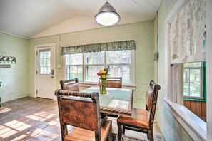 Dining Area | Dishware/Flatware Provided