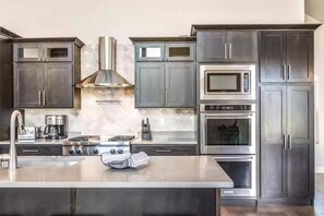 Modern kitchen with double oven/gas stove/overlooking living area 