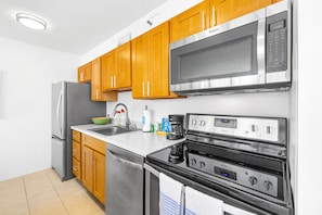 Fully equipped kitchen with Stove, oven, dishwasher, fridge and freezer