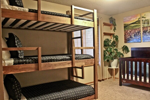 The Kid's Room: triple bunk & crib