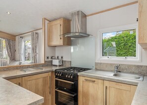 Pembroke 3 - Noble Court Holiday Park, Narberth