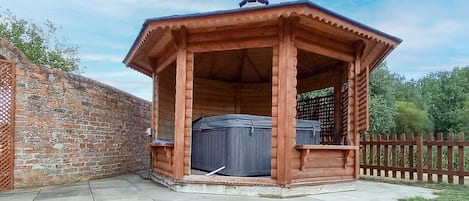 The Octagon - Barlings Country Park, Langworth