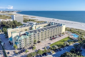 Waterview on the beach! Sleeps 6!