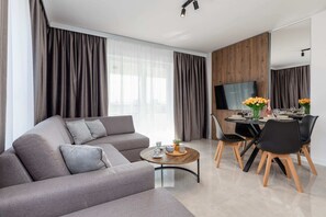 Spacious living room with full equipment. 