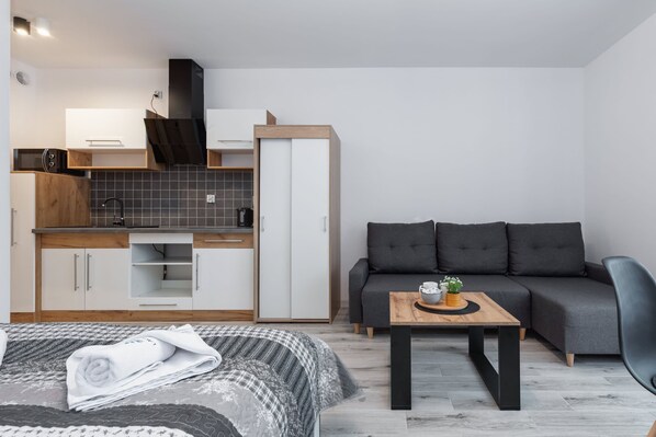 Spacious living room with full equipment. 