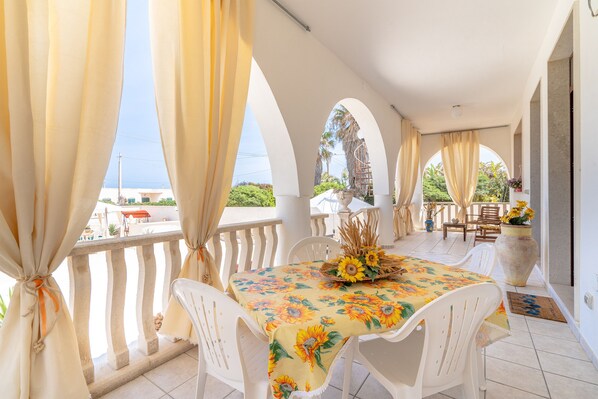 Outdoor dining
