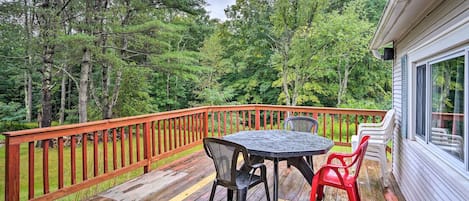 Porter Corners Vacation Rental | 2BR | 1.5BA | 1,700 Sq Ft | 4 Exterior Stairs