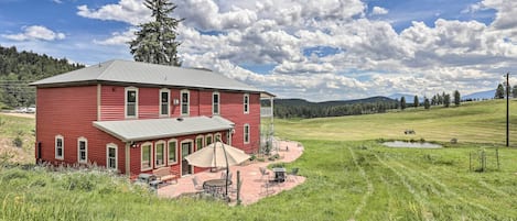 Conifer Vacation Rental | 4BR | 4.5BA | 5,000 Sq Ft | Interior Stairs Required