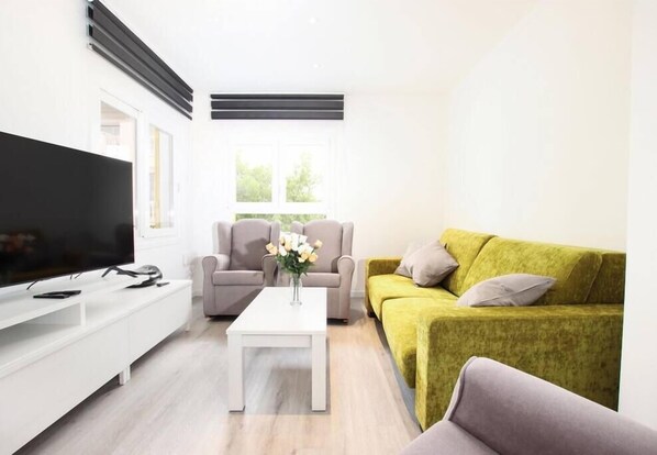 Rieres Apartment (2)