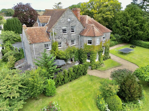 The Mount Somerton Apartments are set in an acre of beautiful garden