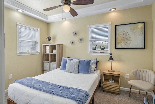 Bedroom with Queen Size Bed