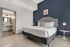 Bedroom (King)