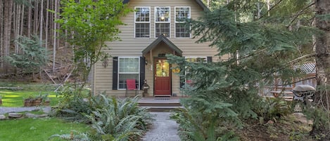 "Cottage","Building","House","Flagstone","Arbour"