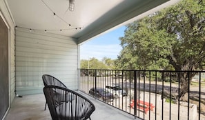 Private second floor balcony