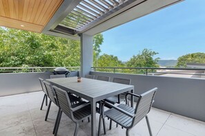 Off the living area, a partially covered patio offers ample space for the whole group to dine alfresco—with a BBQ to cook up meals.