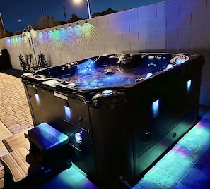 Luxury Spa Jacuzzi