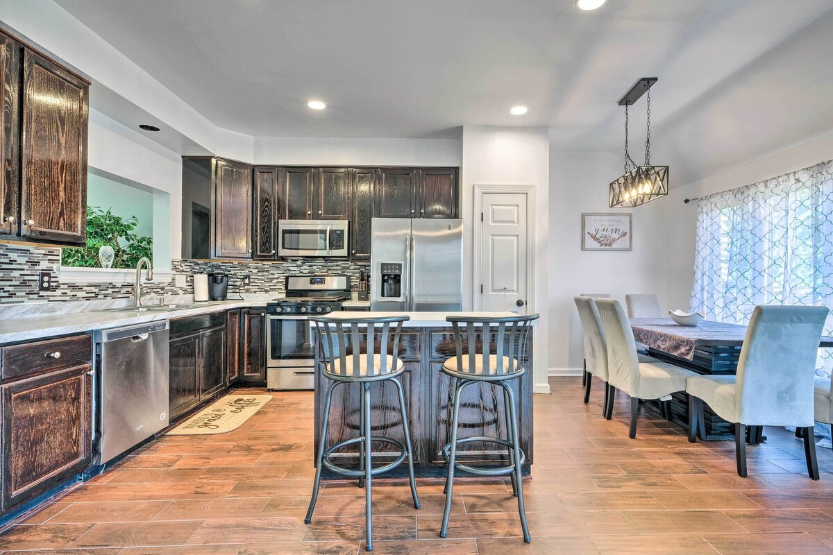 Woodbridge Townhome w/ Pool Table, Pond Views