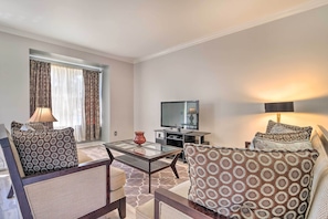 Living Room | Smart TV | Coffee Table