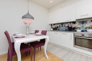Kitchenette with plenty of kitchen utensils and dishes.