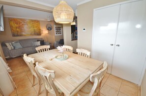 Kalbarri Riverview Holiday Apartment 10 - Kalbarri Accommodation - Dining Area