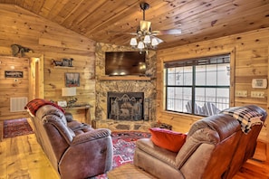Living Room | Central Air Conditioning | Smart TV