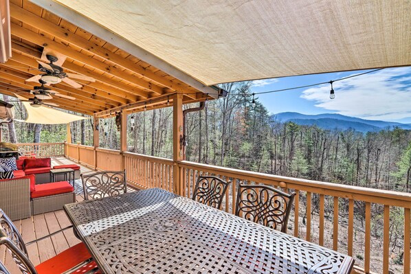 Cherry Log Vacation Rental | 3BR | 2BA | 1,400 Sq Ft | Ramp Access