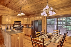 Dining Area | Dishware Provided | Single Story