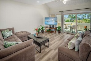 Updated Living Room - Manualoha 402