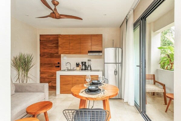 Open the balcony door and extend the living space.