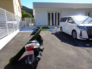 The parking space in front of the room is wide and you can use the faucet.