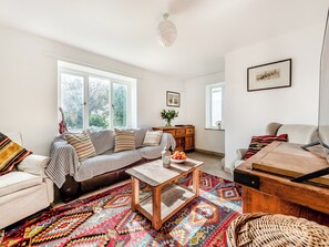 Living room | 4 Cromwells Cottage - The Old Brewery Cottages, Pembroke