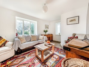 Living room | 4 Cromwells Cottage - The Old Brewery Cottages, Pembroke
