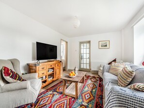 Living room | 4 Cromwells Cottage - The Old Brewery Cottages, Pembroke