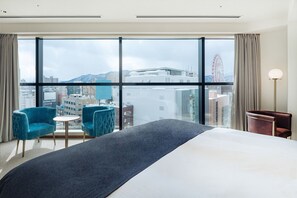 Deluxe King Panorama City View