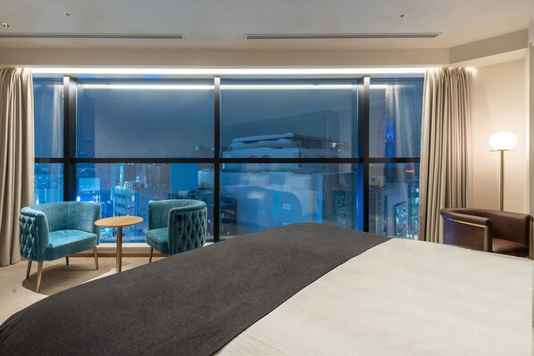 Deluxe King Panorama City View