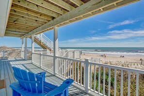 Lower Oceanfront Deck