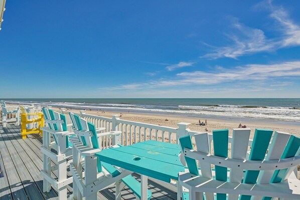 Upper Level Oceanfront Deck