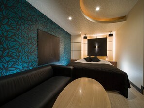 ・ [Luxuary Room (non-smoking) example] Interior with impressive blue walls