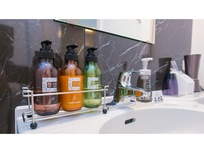 Bathroom amenities