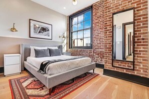 Bedroom (Queen)