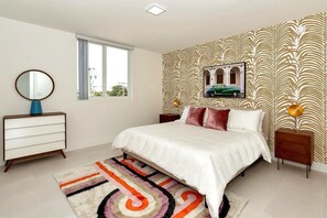 Bedroom (King)