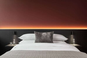 Bedroom (Queen)