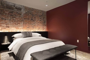 Bedroom (Queen)