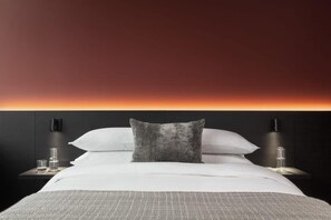 Bedroom 1 (King)